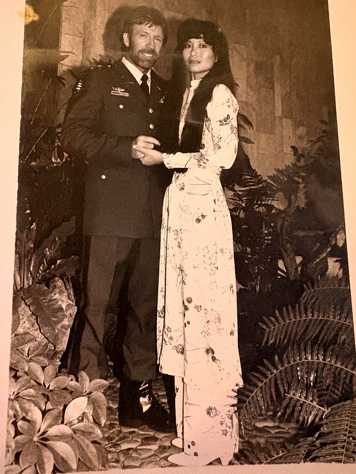 A Heartwarming Moment Between Chuck Norris and Mama You Never Knew About