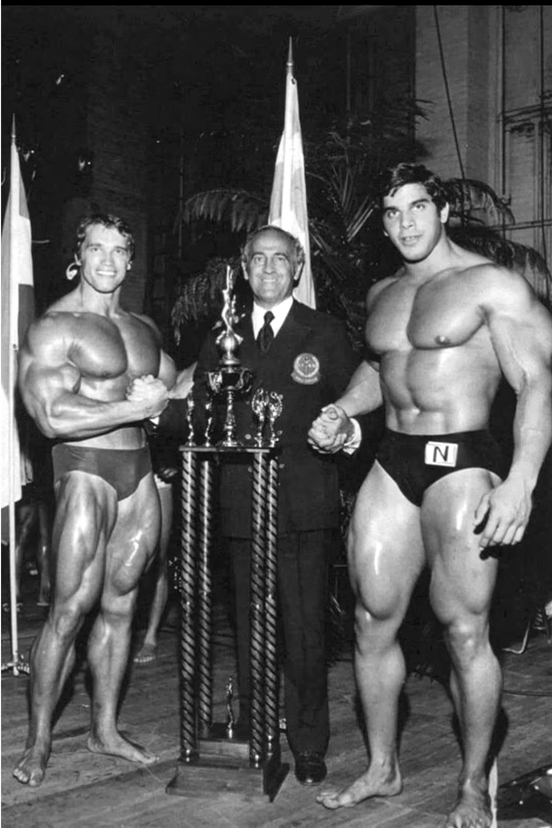 The jaw-dropping size difference between Arnold and Lou in 1973