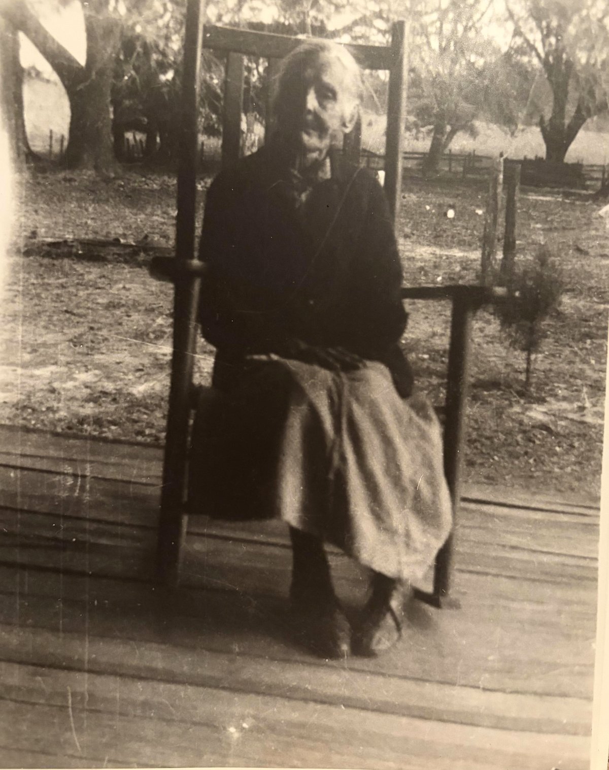 I Found a Hidden Treasure: A Photo of My Great-Great-Grandma from 1850