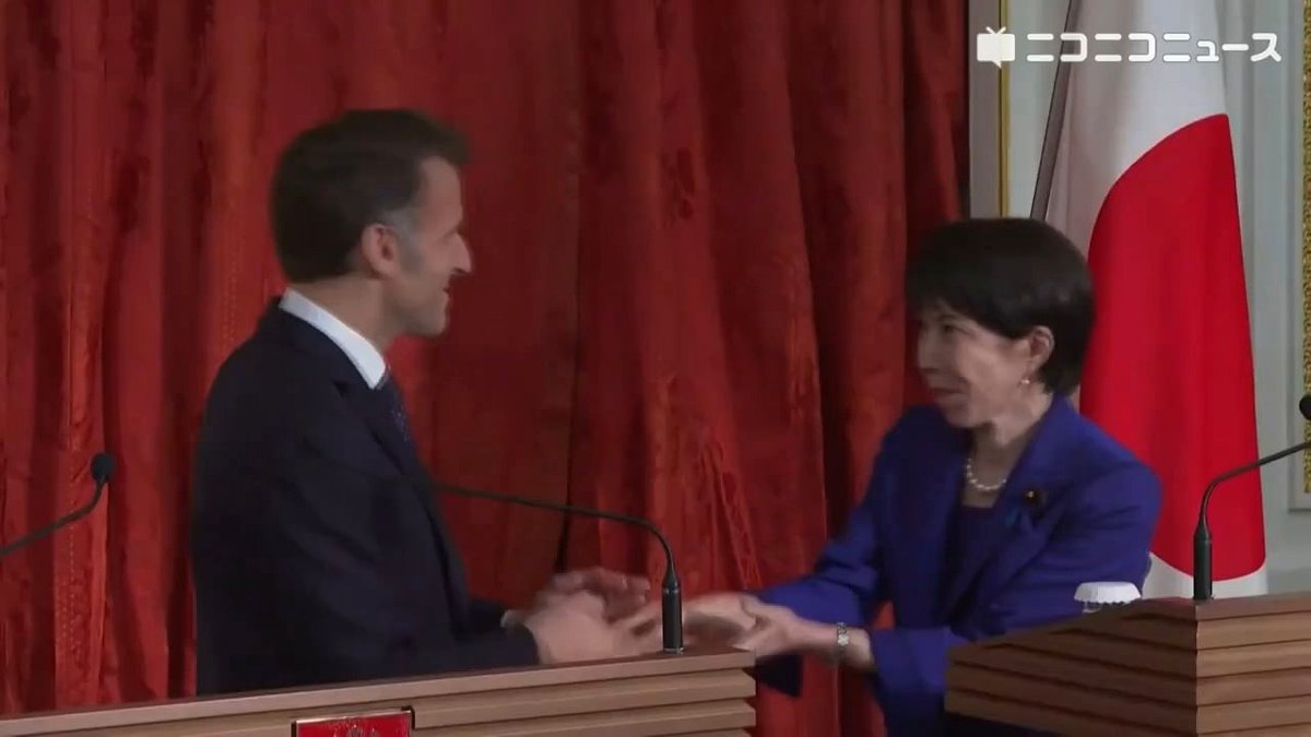 This unexpected gesture from two world leaders will leave you smiling