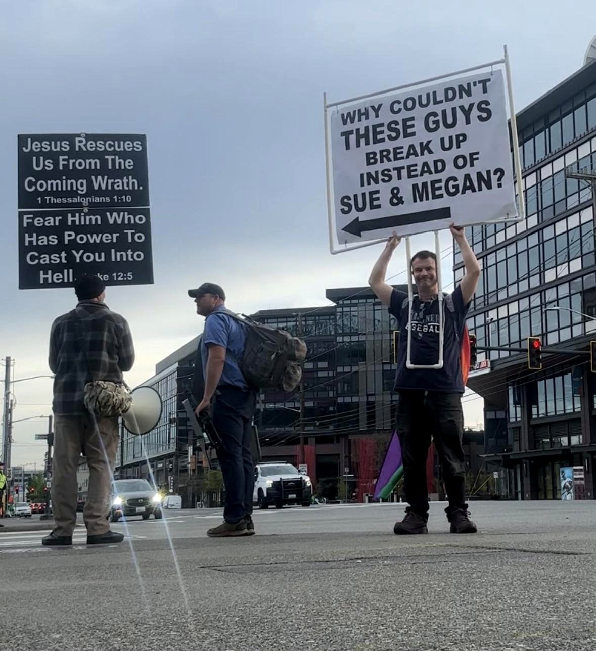 Fans react to unexpected street preachers at Seattle Mariners event