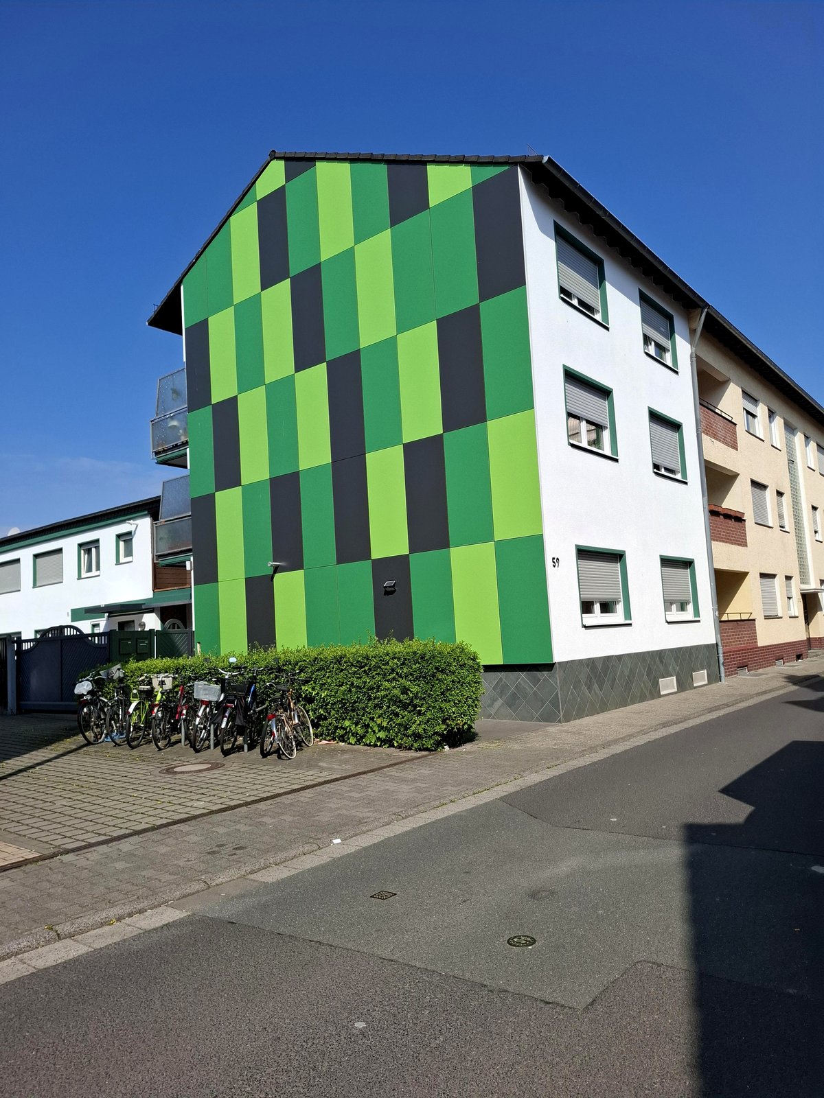 A Minecraft Creeper House? You Won’t Believe Your Eyes