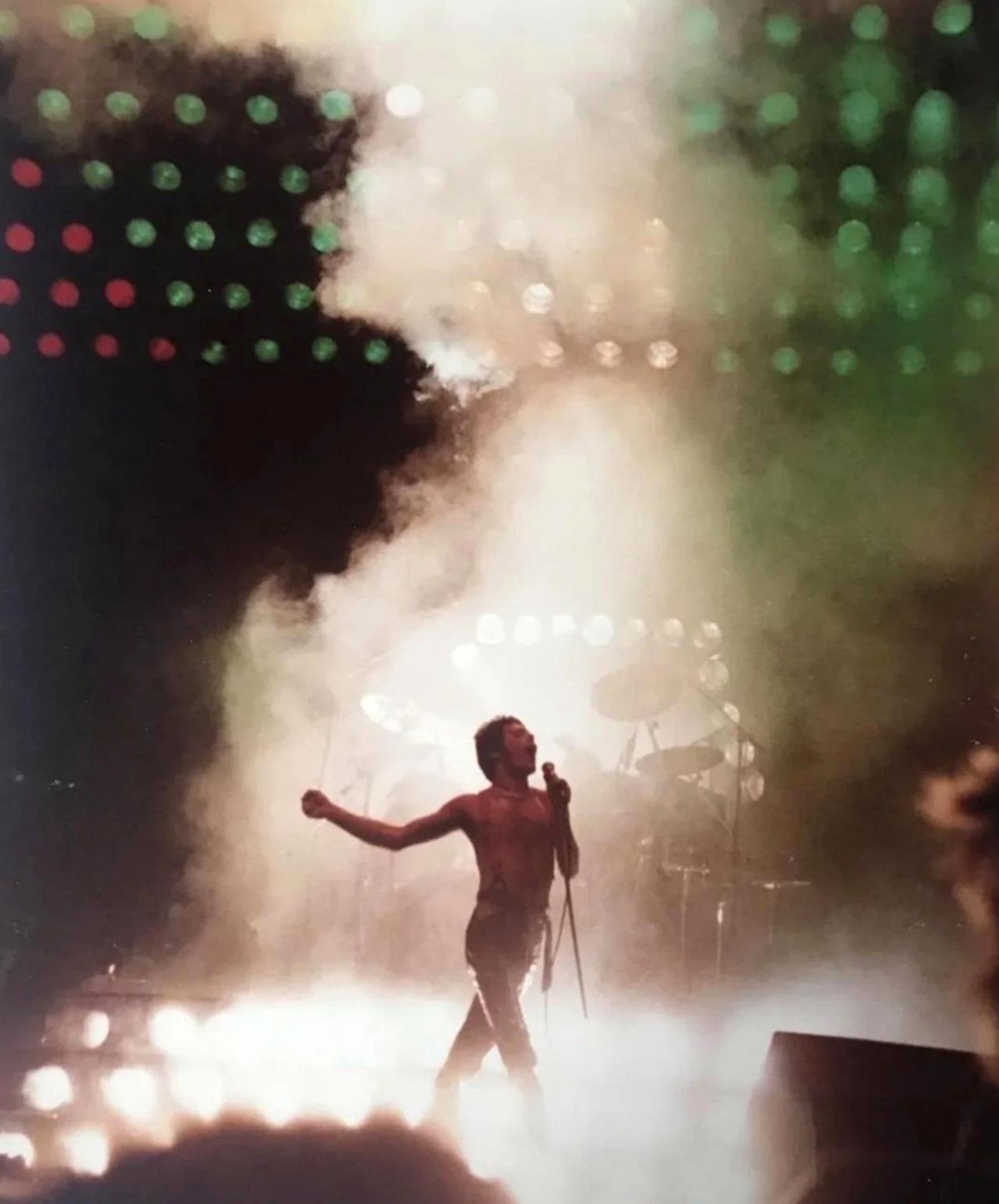 A 16-year-old girl captures a Queen concert in 1978 like never before