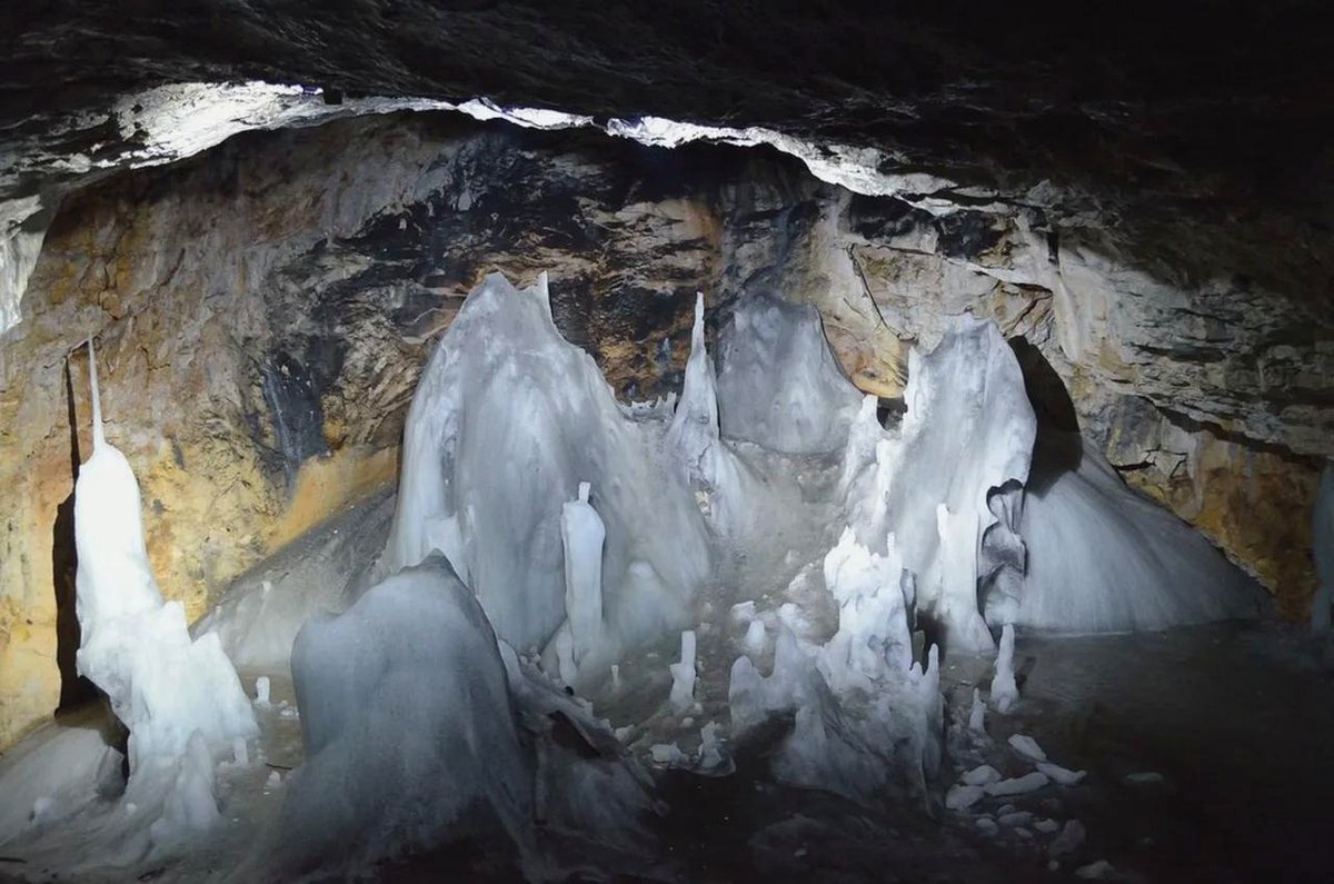 Scientists discover ancient bacterium in Romanian ice cave that defies modern medicine