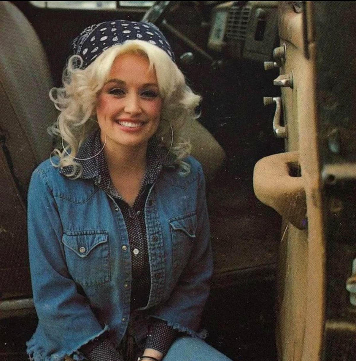 Dolly Parton's 70s Photo Will Make You Believe in Angelic Beauty