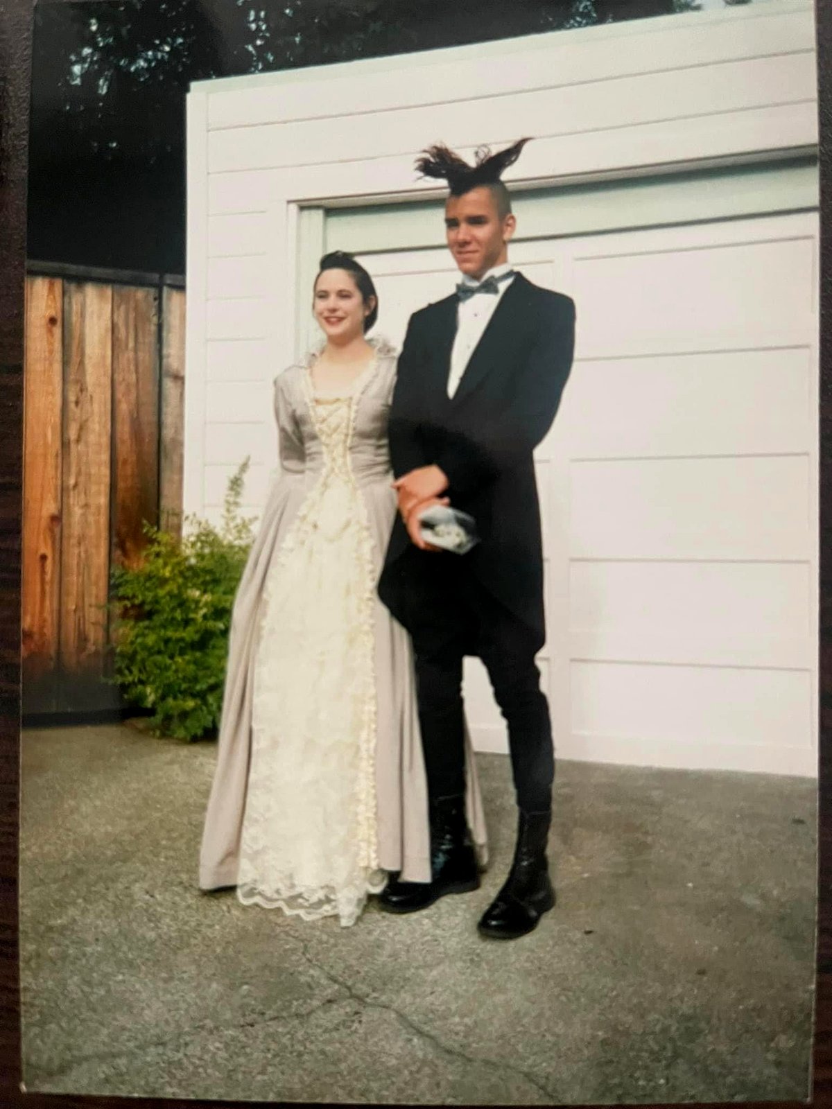 This 1990 prom photo just captured everyone's hearts again