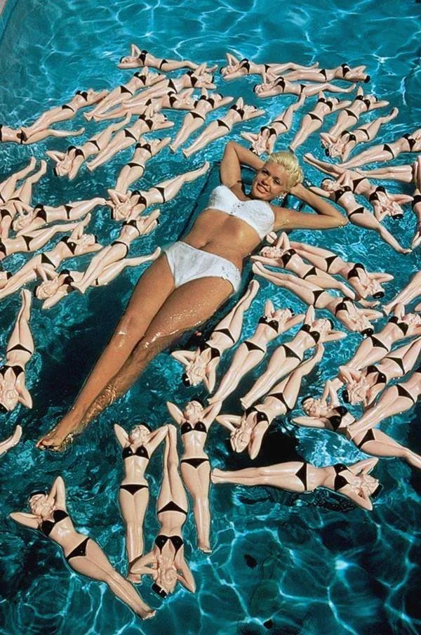 Behind the Glamour: Discovering Jayne Mansfield's True Journey