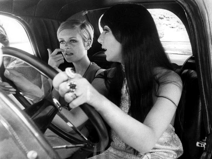 The Unforgettable Meeting of Twiggy and Cher That Defined a Generation