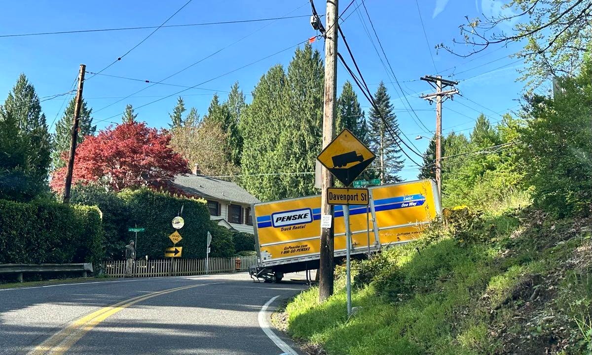 When a truck gets stuck, the sign nearby tells the whole story