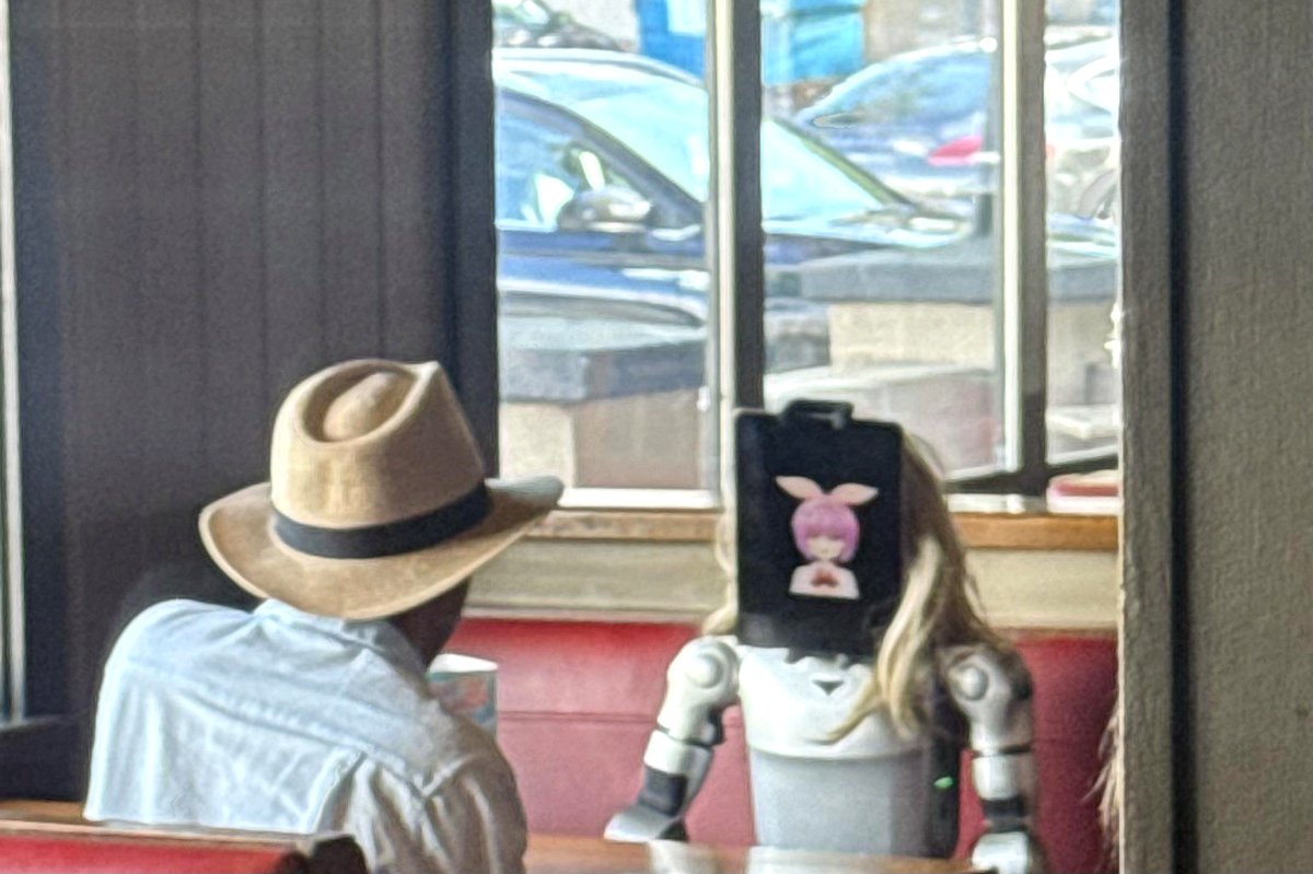 A man takes his robot wife on a date and the internet can't stop talking