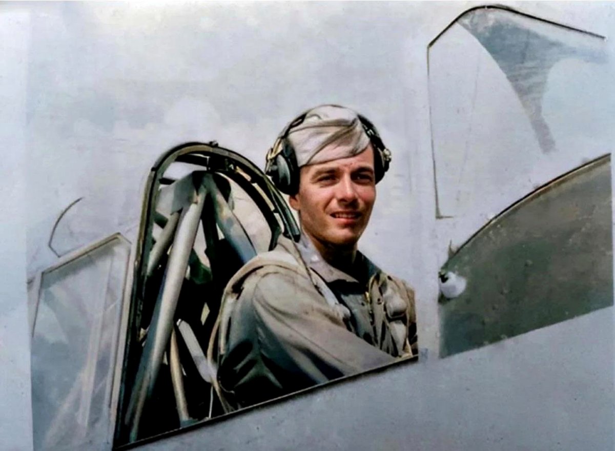 The touching story behind a grandpa and the bomber pilots of the 40s