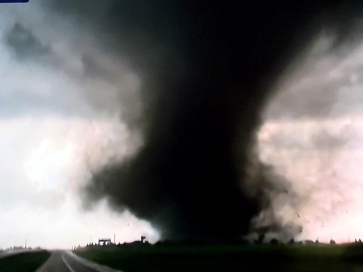 Oklahoma residents watch in awe as a massive tornado tears through their skies