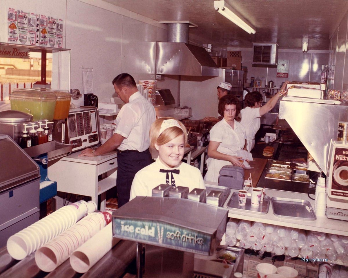 This nostalgic photo of Sonic workers will melt your heart