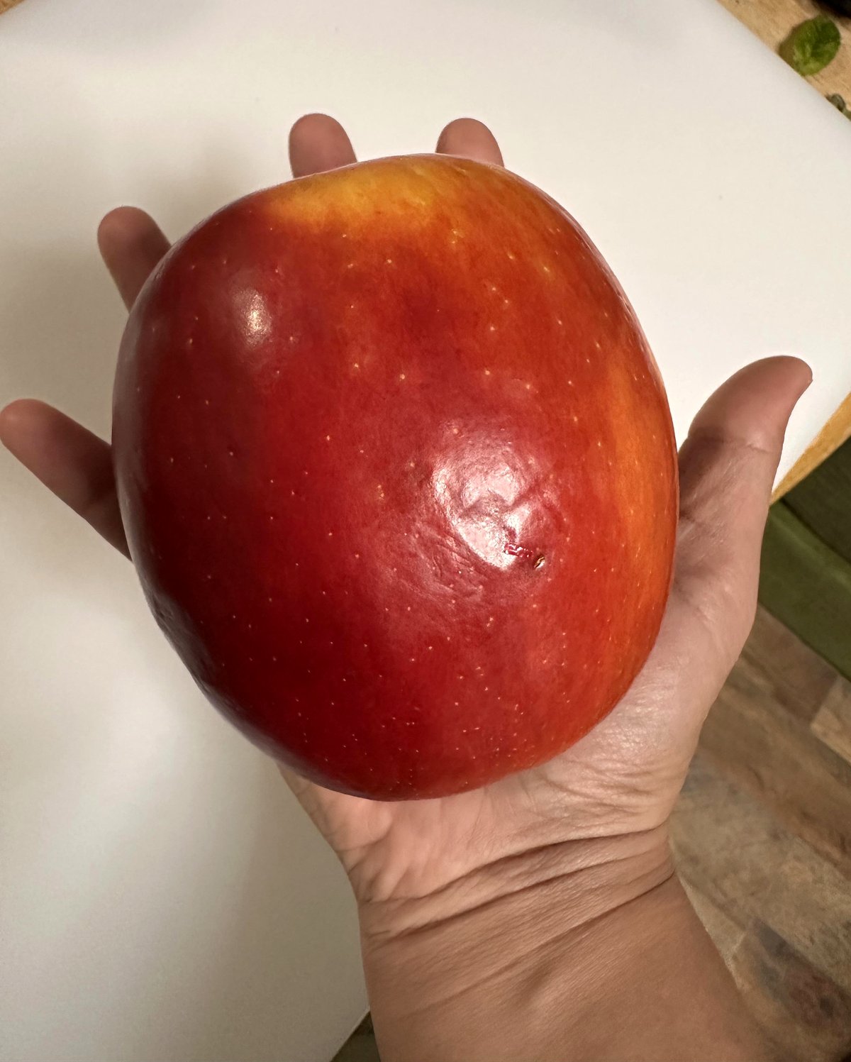 Discover the incredible apple that left a small town in shock