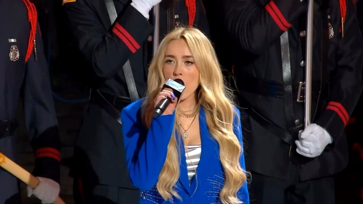 The microphone kept failing during the performance of O Canada, prompting the Buffalo audience to join in singing.