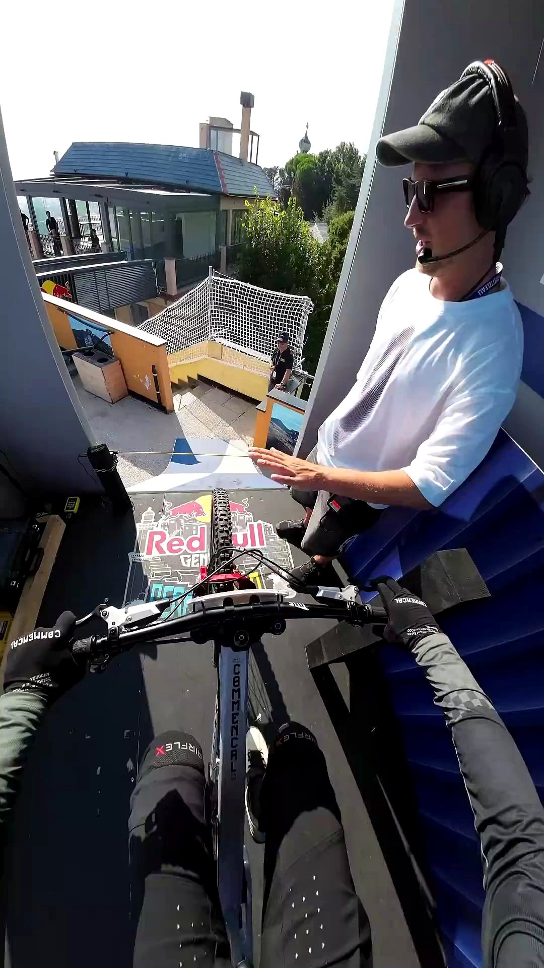 🚴 City downhill