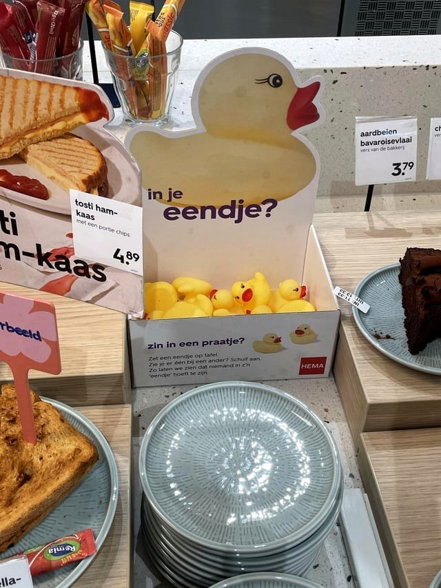 [OC] This Dutch shop discovered a charming method to unite people.
