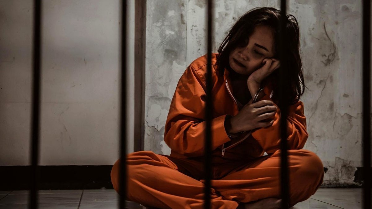 Mother and Aunt Navigate a Prison Escape, Victim Labeled a Jerk for Exposing Them