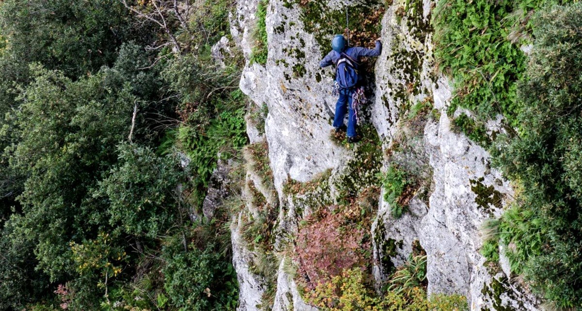 A free climber became trapped 250 feet up a mountain. His 911 call exposes his deepest fear.