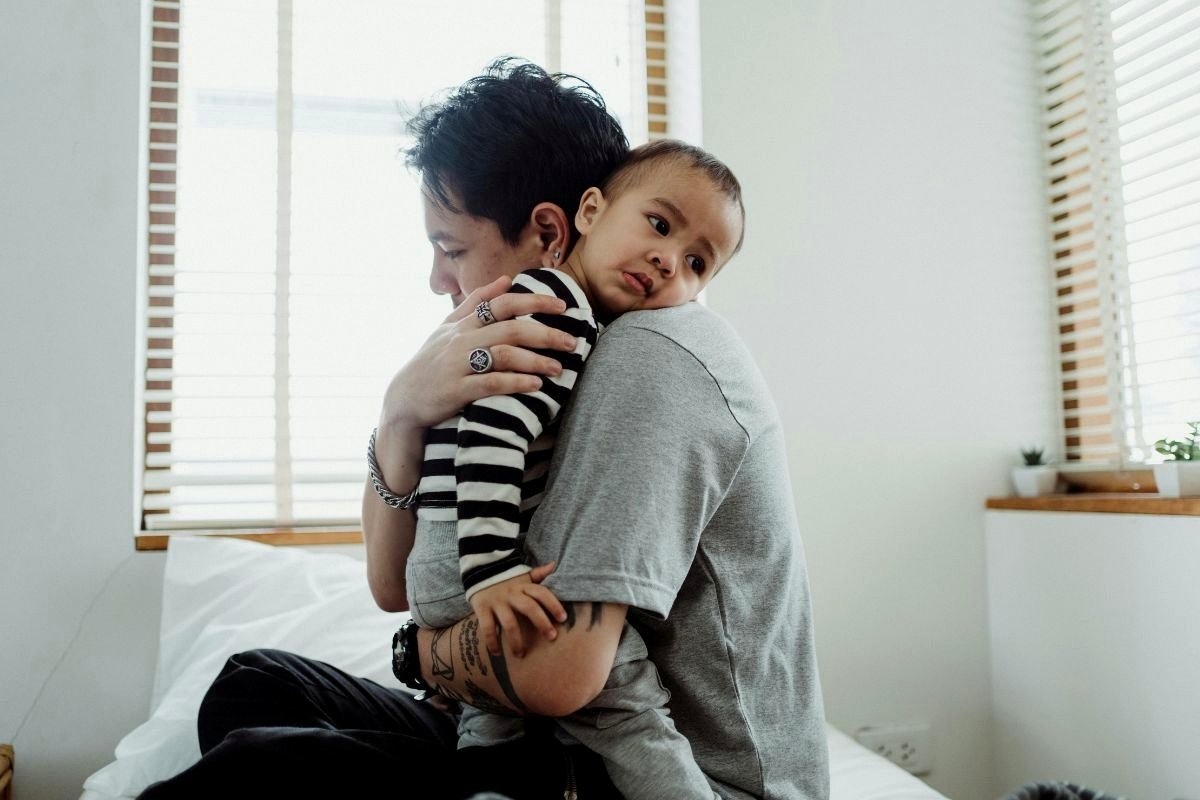 Social worker role-plays “the enmeshed parent,” and people are recognizing their own childhoods