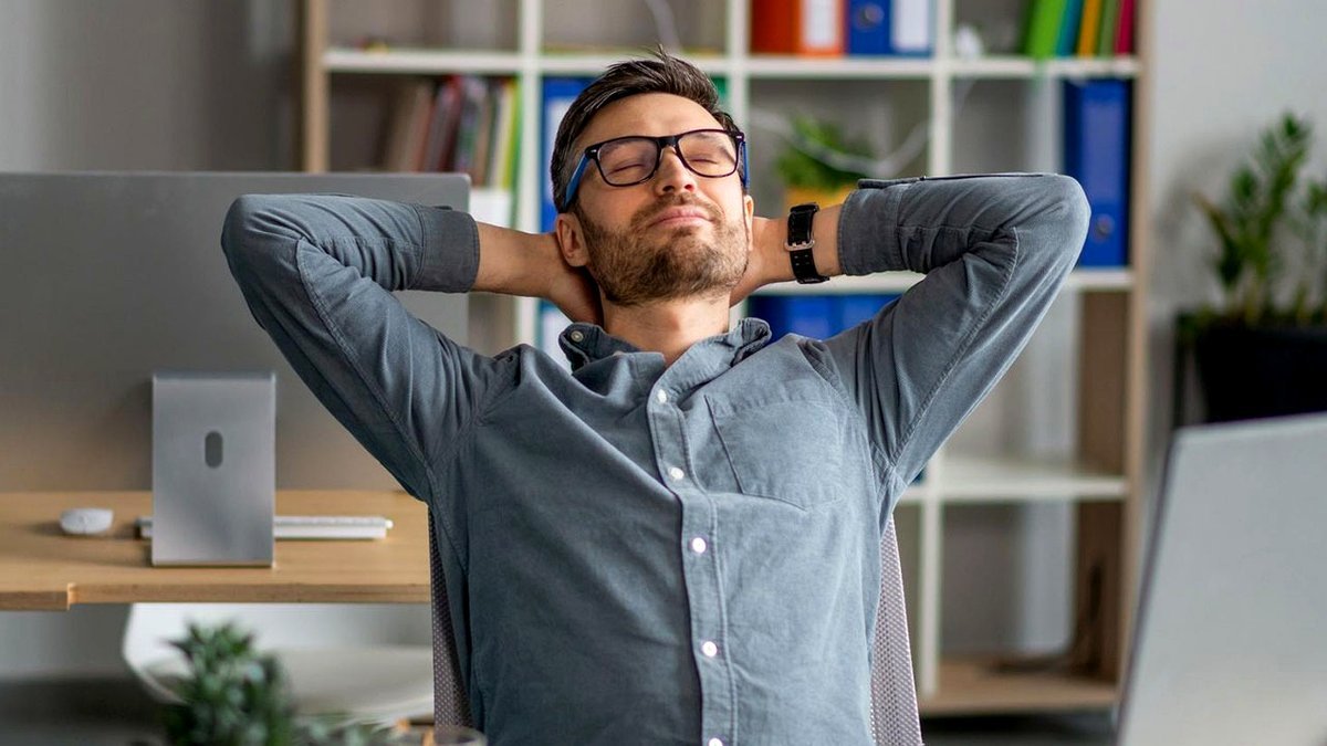 Manager Anticipates Staff Member at Headquarters After Six Years of Remote Work, Employee Reveals Home Office Was Authorized by HR