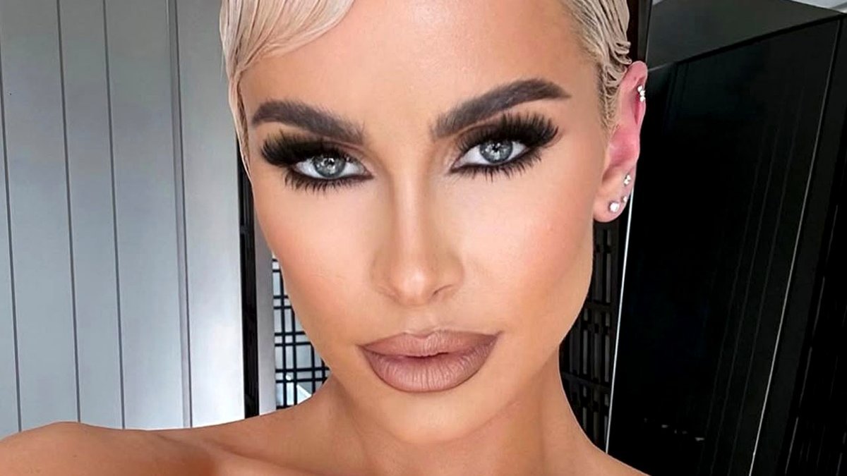 Model Shares 117 Reasons for Not Wanting Children, and the Internet is Not Accepting It.