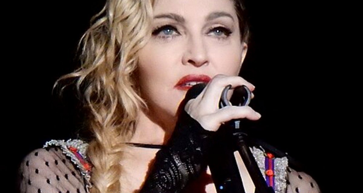 Public speaking specialist demonstrates how anyone can apply the 3-part format of Madonna’s VMA speech.