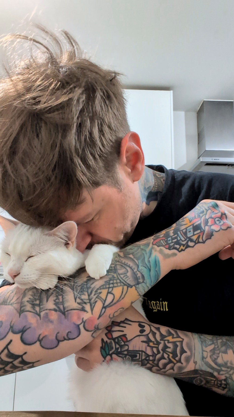 Miraculously received the world's most affectionate cat 😊