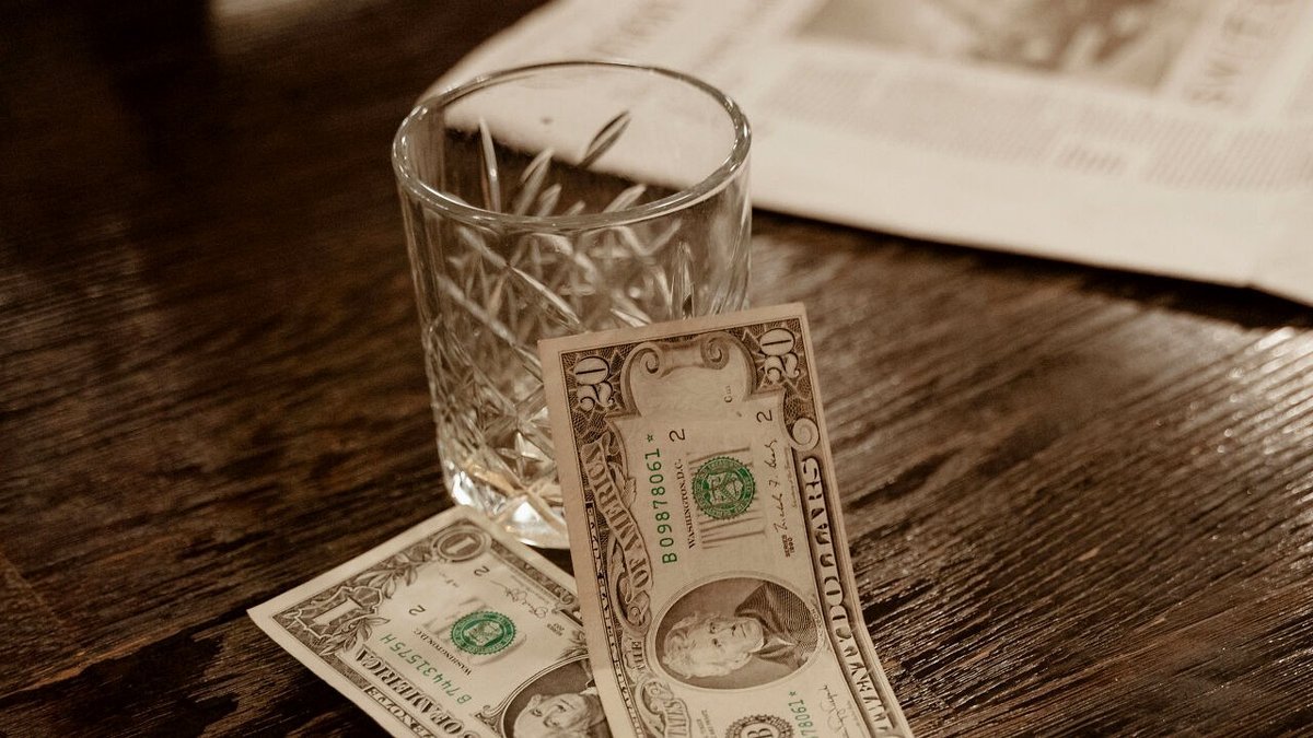 “New Level Of Entitlement”: California Bar Publicly Shames Customers Over Tip, But It Massively Backfires