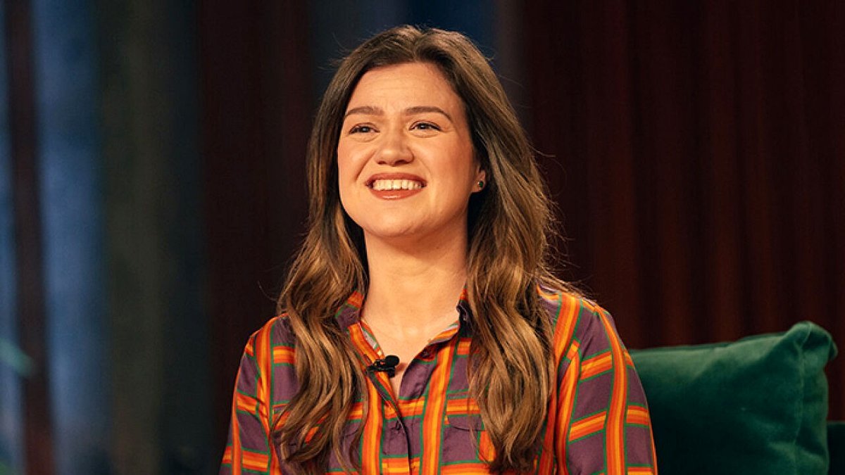 Security Footage Leak Provides Insight Into Kelly Clarkson’s Dispute With Brooklyn Shop Owner