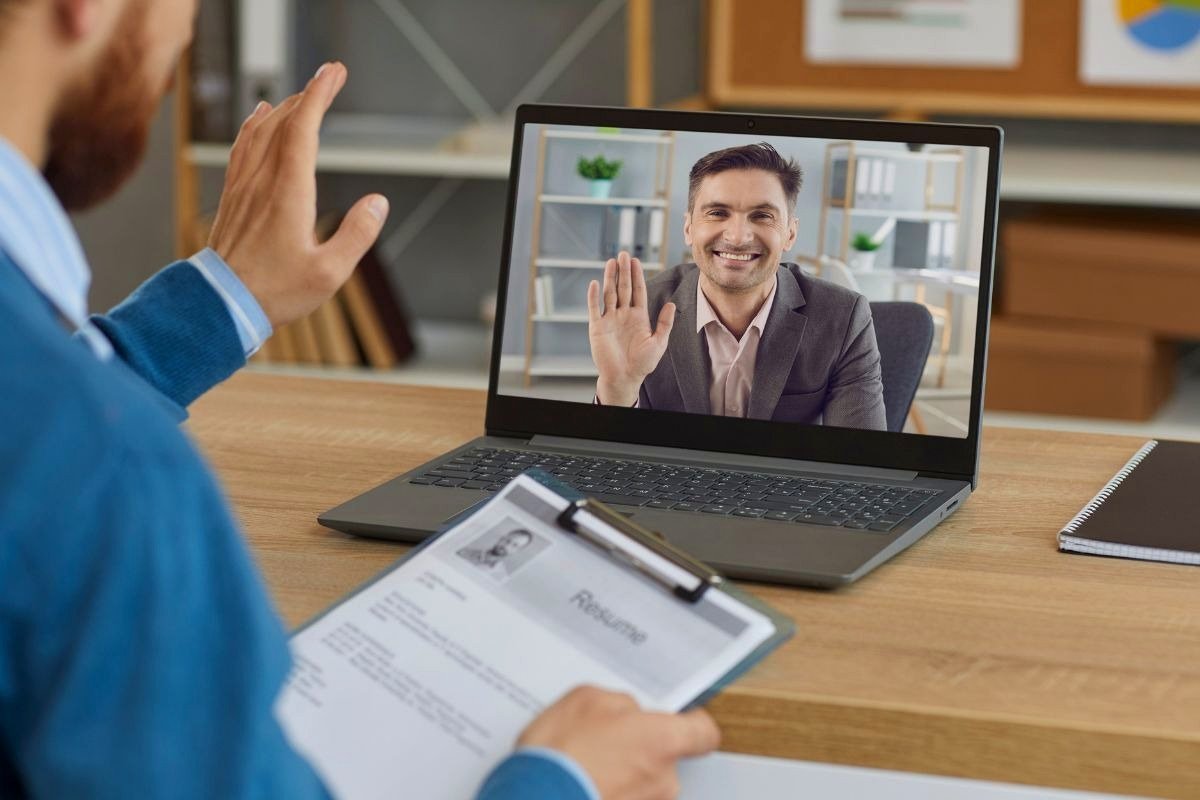 Individual arranges a ‘job interview’ featuring two AI avatars. It’s a chaotic 6 minutes.